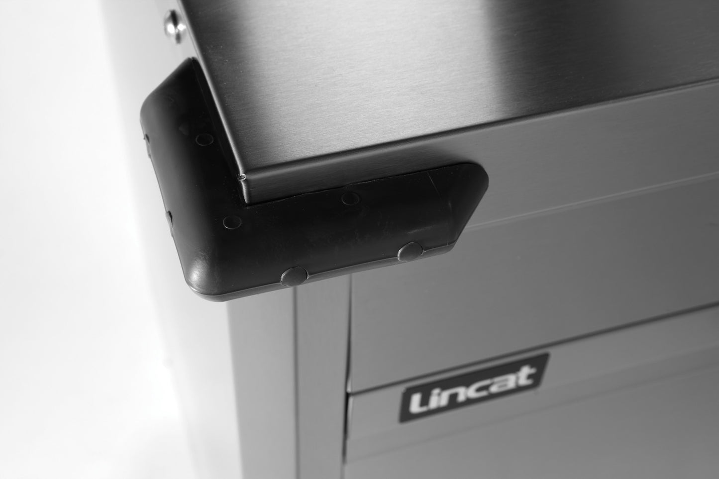 Lincat Mobile Bain Marie Hot Cupboard P8B5 corner bumpers