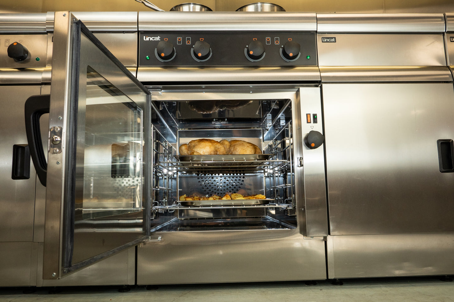 Lincat Freestanding Convection Oven V6D in action