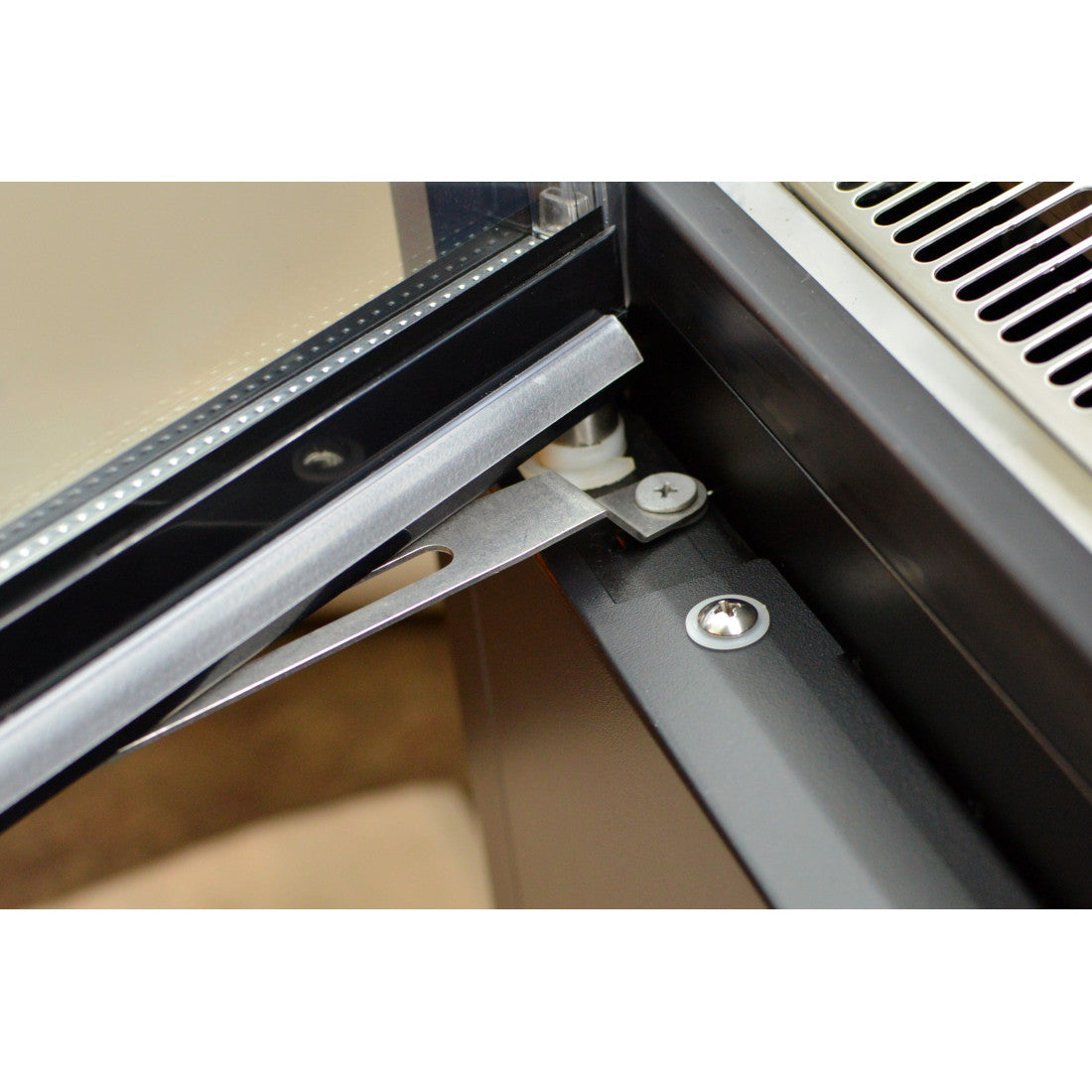 Prodis 1300mm Refrigerated Multideck, Black (XMD1250-P-FGD-K) close up on hinges