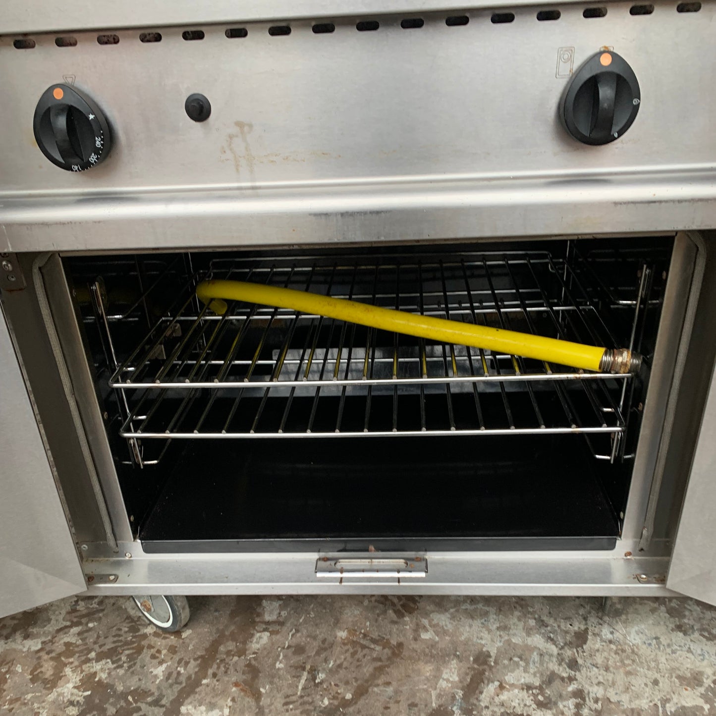 Reconditioned Lincat Solid Top Gas Range Front view (OG7005/N-R)