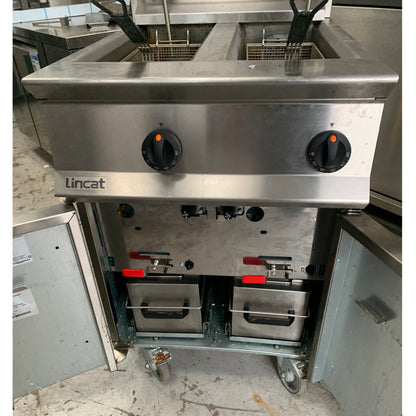 Second hand Lincat 28L Twin Tank Gas Fryer, inside view (OG8111/OP2/N)