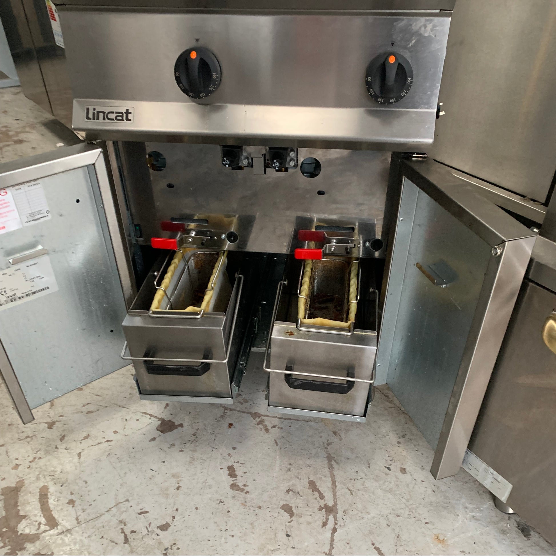 Second hand Lincat 28L Twin Tank Gas Fryer, oil filtration system (OG8111/OP2/N)