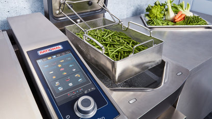 iVario Pro 2-S 2x 25L cooking vegetables